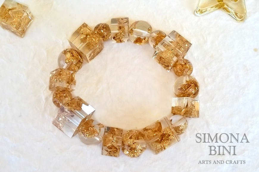 Bracciale a perle con foglia oro – Resin bracelet with gold leaf