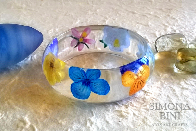 Bracciale con fiori dipinti – Bracelet with painted flowers