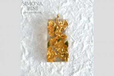 Ciondolo in resina con foglia oro – Resin pendant with gold leaf