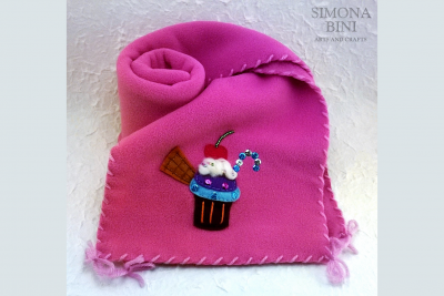 Sciarpa rosa con pasticcino – Pink scarf with pastry