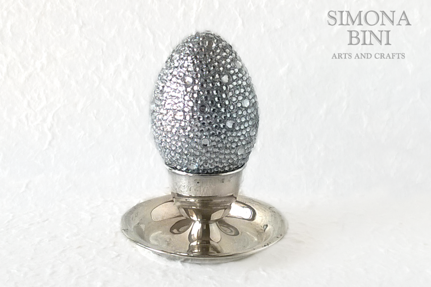 Ovetto di Pasqua diamante con glitter e strass argento –  Diamond Easter egg with silver glitter and strass