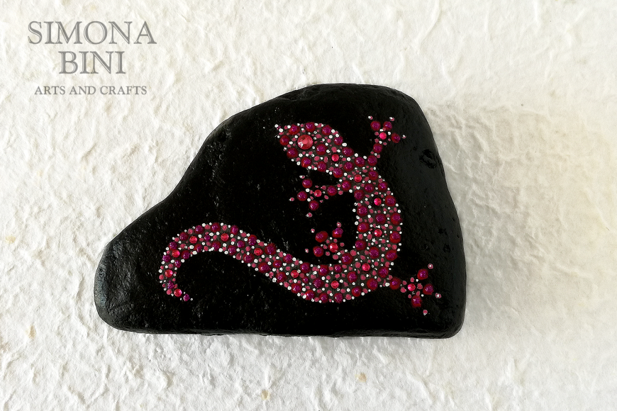 Sasso con geco fucsia – Stone with fucsia gecko