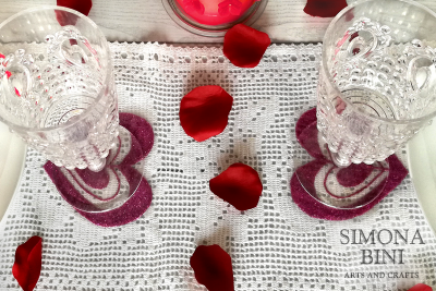 Scintillanti sottobicchieri per San Valentino – Sparkling coasters for Valentine’s Day
