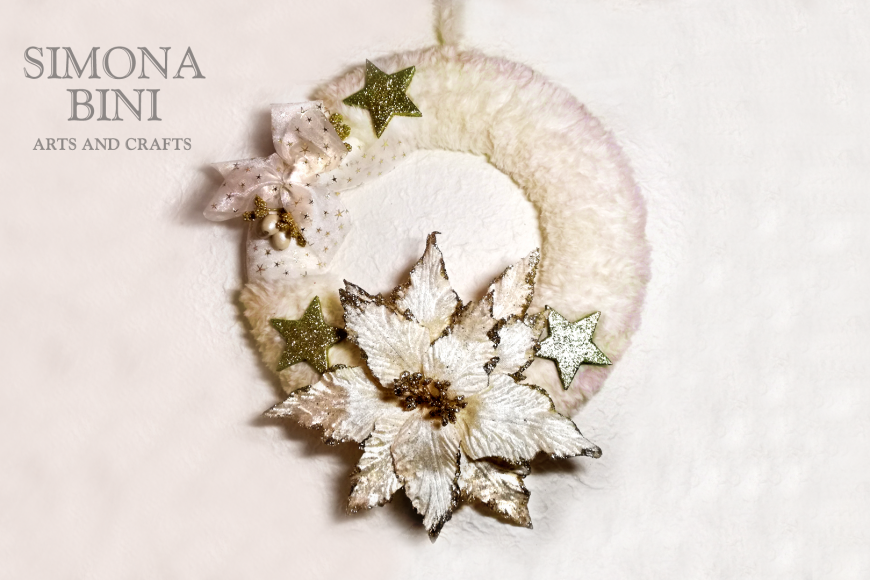 Una bianca ghirlanda di Natale con oro – White Christma’s wreath