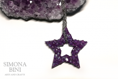 Ciondolo di legno a forma di stella con vetro viola – Wood pendant