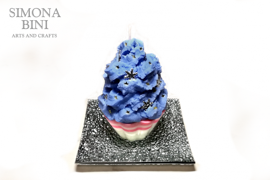 Una candela cupcake azzurra – Blue cupcake candle