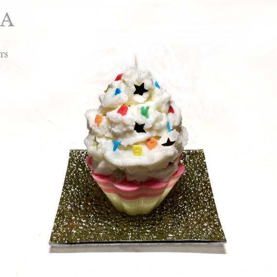 Una candela a forma di cupcake bianca con lettere – TUTORIAL